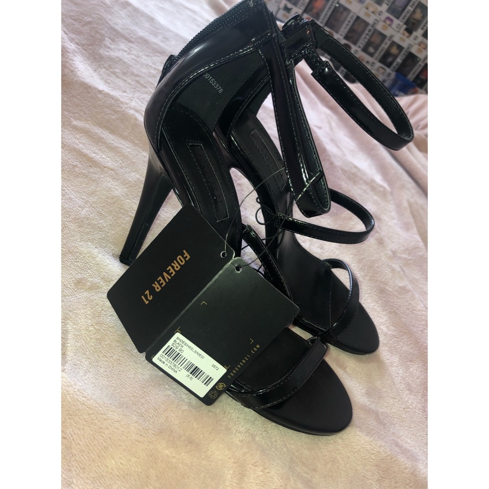 (NWT) 5.5 Thin strappy heels